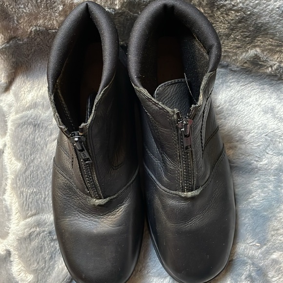 Ultra soft by Red Cross Shoes- size 7.5 leather zip front boots- used - Picture 2 of 7